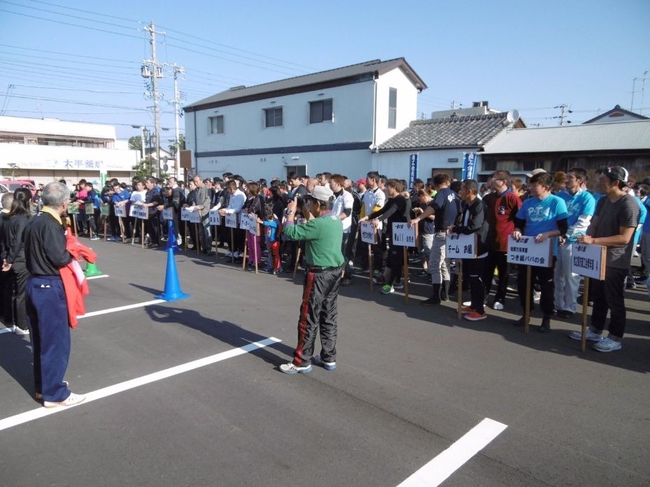 商店街で綱引き大会