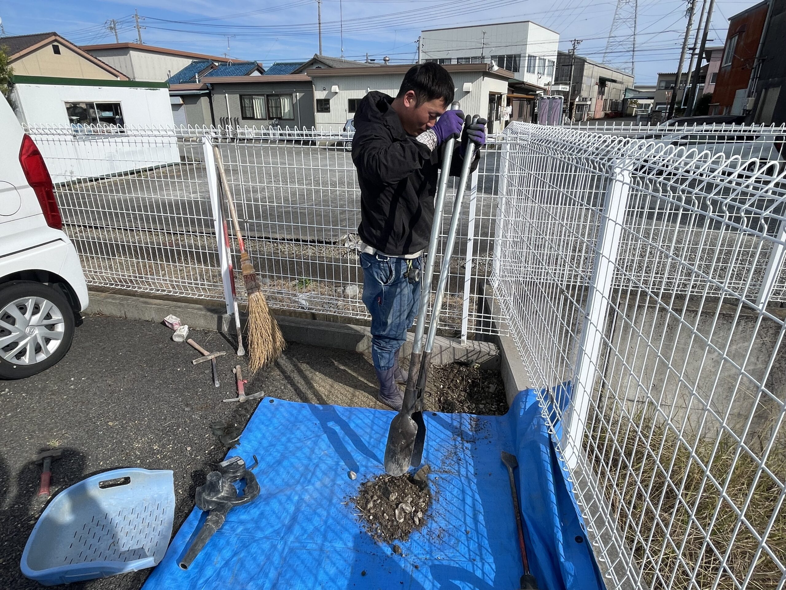 山下オート様の福祉車両保管駐車場に電柱設置